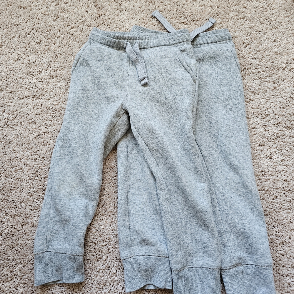 Amazon Essentials 4T Light Gray Fleece Joggers (2 Pairs)